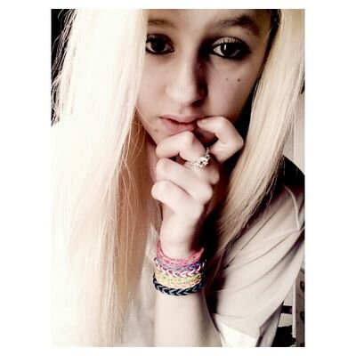 16 • Preston• Instagram: _fxcklisa