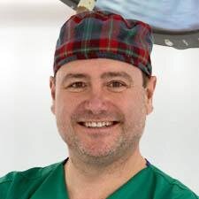 Cirujano Plástico, Estético y Reconstructivo. Especialista en cirugía mamaria y cirugía facial. Hospital Nisa Pardo Aravaca