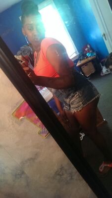 I'M the type of bytch that's Go ride for my nigga ' ' Hold him down ' Swing when He do ' Never leave his side ' We Not Worried Bout Nothing But This Money $$$
