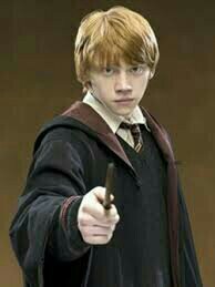 15.Ronald Weasley el sexto de la familia Weasley mis mejores amigos en Hogwarts es Harry y Hermione #PotterRunes.