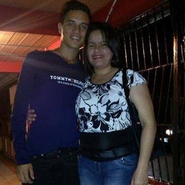 No soy un completo inútil, por lo menos sirvo de mal ejemplo.♥
