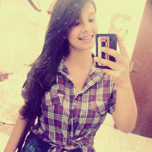 Doa a tua vida,como Maria,aos pés da cruz,e seras,Servo de cada homem, servo por amor,sacerdote da humanidade ♥✞