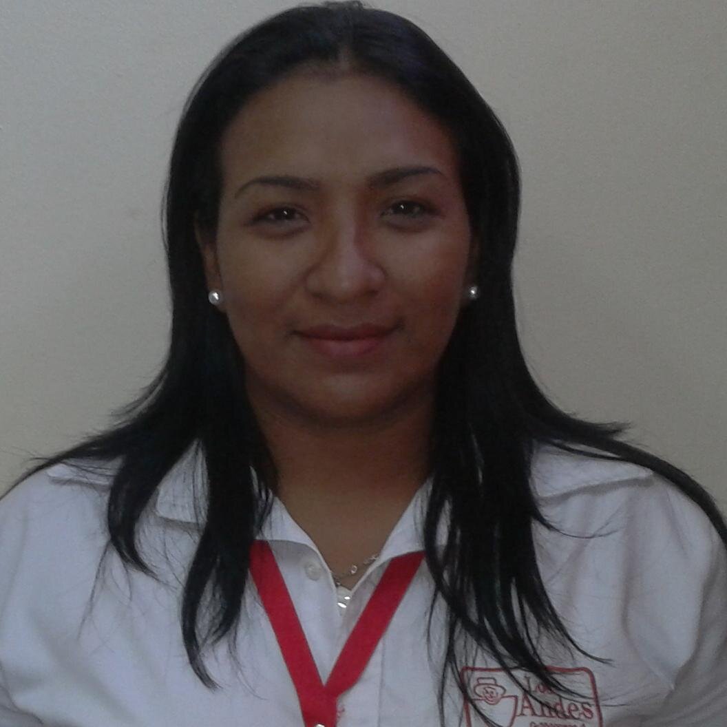 Agradecida con la vida por todo lo que me ha dado primeramente mis hijos, mi casa, mi trabajo  familia unida  los amo por siempre