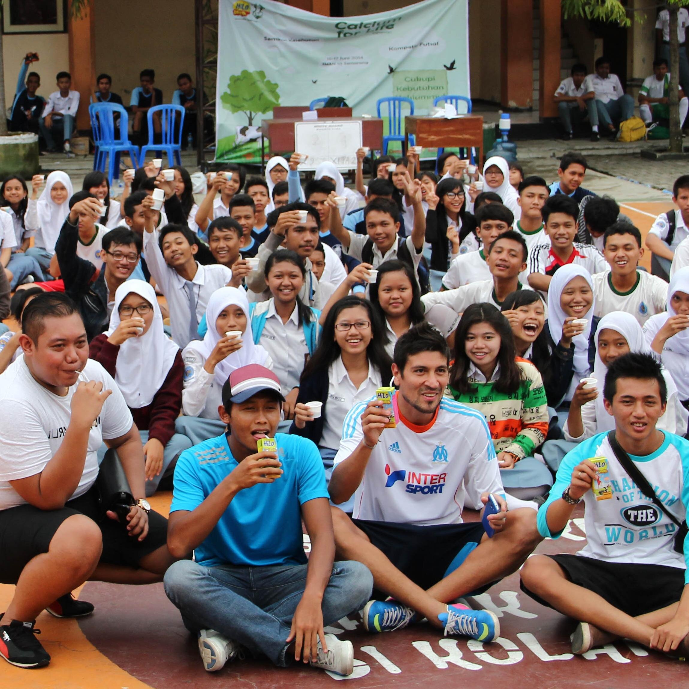 Gerakan peduli kesehatan tulang dan gigi lewat konsumsi makanan dan minuman berkalsium. Catch us on Facebook: Calcium For life.