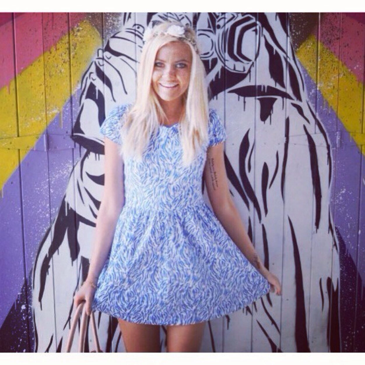 fielausendk's profile picture. | Young business woman & hard worker | Professional blogger, Youtuber, Designer, Advertiser & Singer. Always happy & smiling :)) My fighters is family.