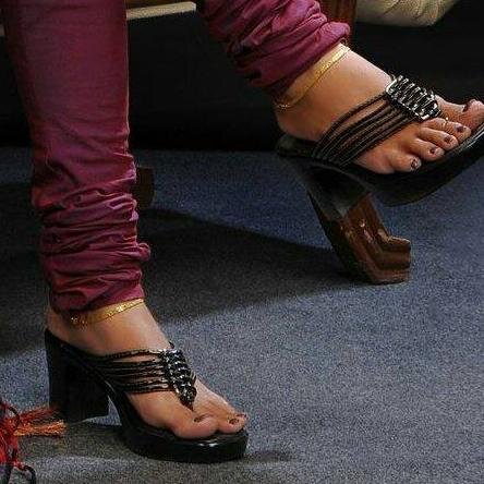 Leyla foot. Ноги Богини Leyla. Goddess Leyla ножки. Lady Nadjas feet.