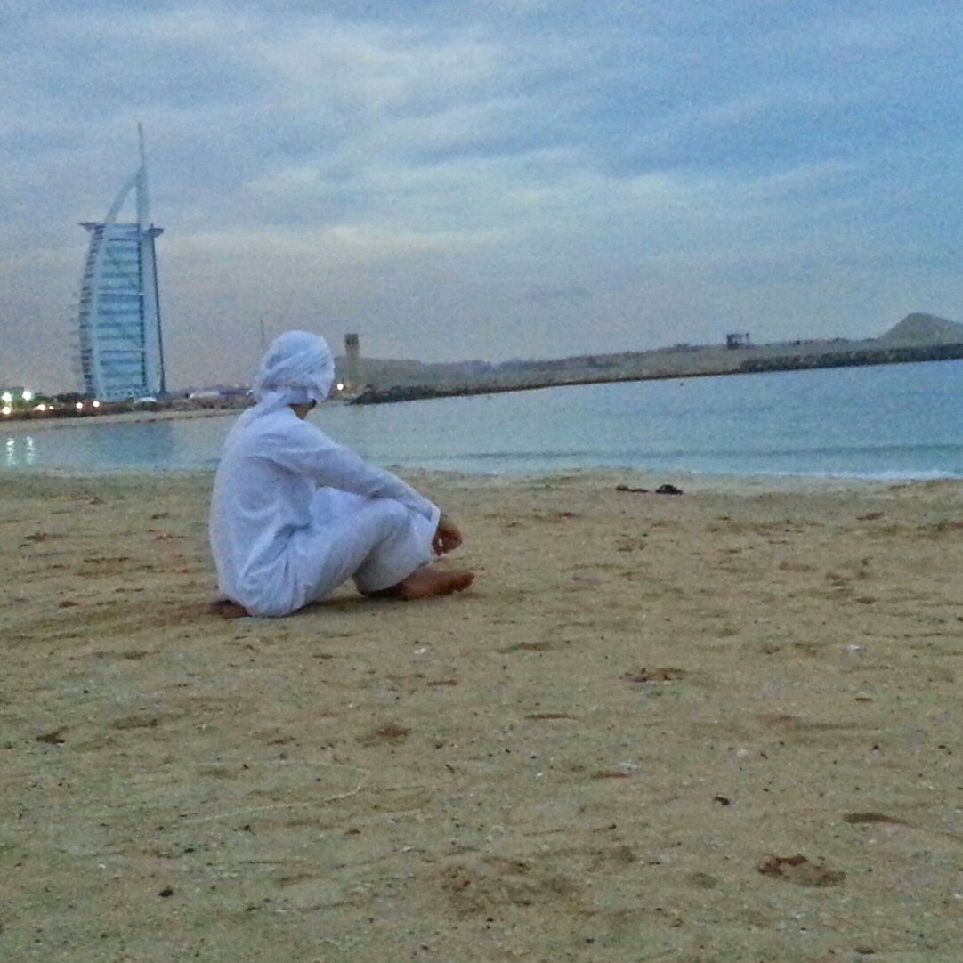 جاري البحث عن الاستقرار فقط لا اميل الى التنوع والتغير ، اثق بانه هناك شخص يكفي عن الجميع 💕