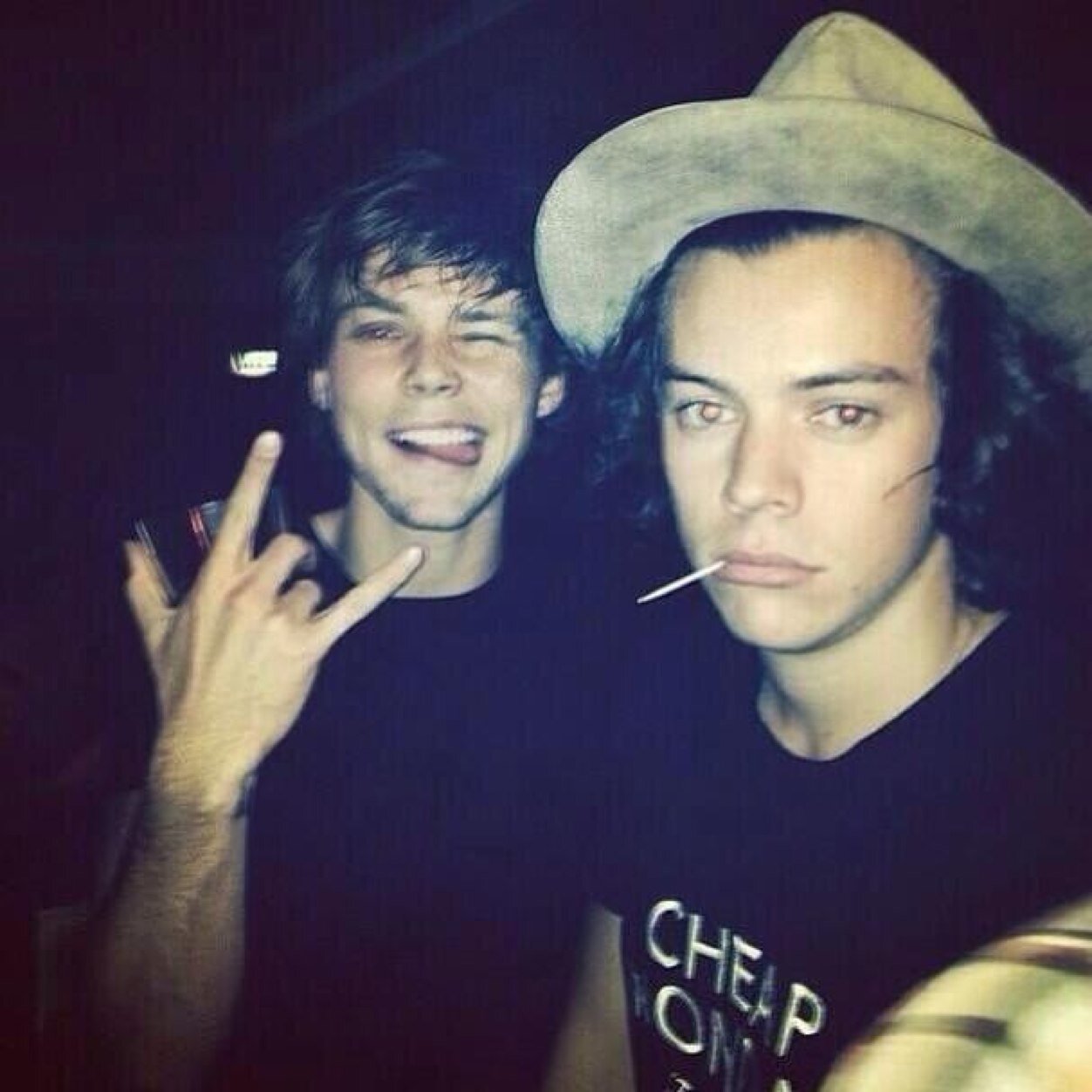 IF YOU WANT 30 FREE FOLLOWS THEN FOLLOW @narryft5s0s . I FOLLOW BACK TOO.