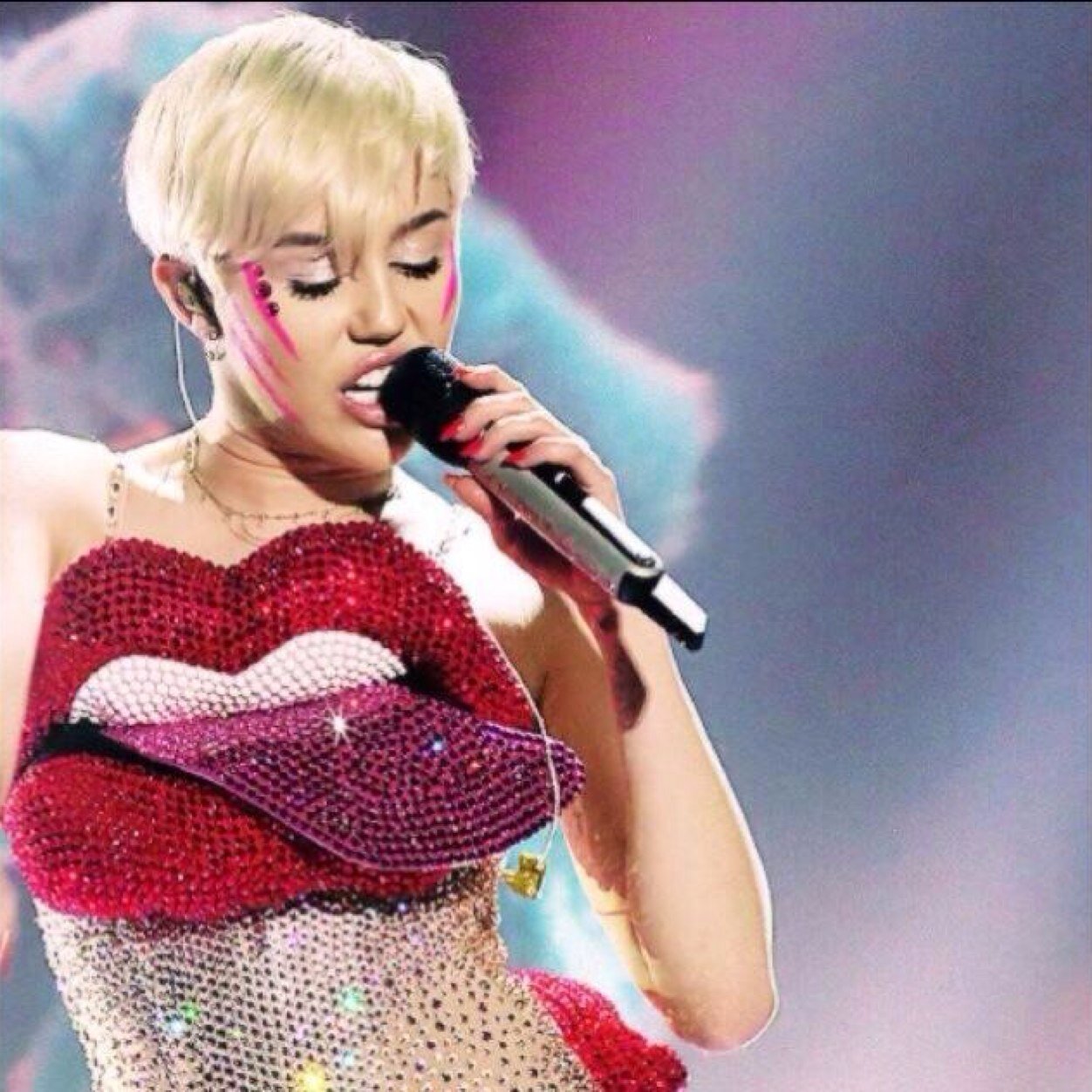 Smilers Dm us your confessions so we can annoymously post them:) other fandoms ard welcome to send us their confessions too:)
