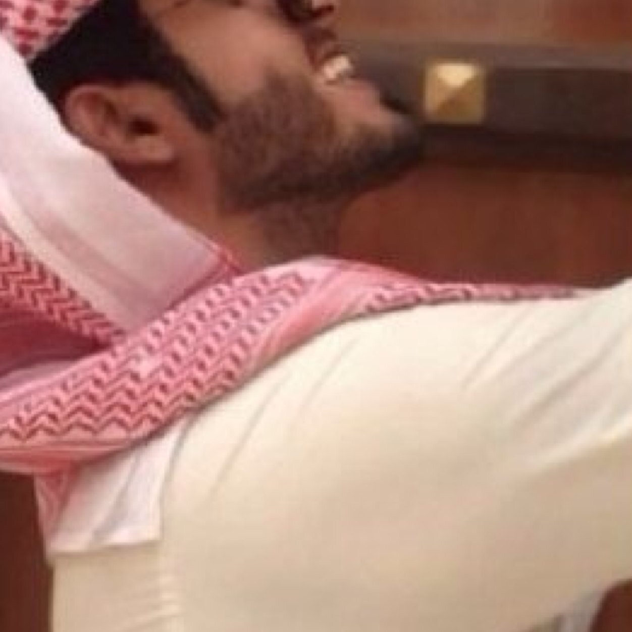ي زين الزين انت .. احرجتني بمتابعتكك .. اردها بعرسكك $: