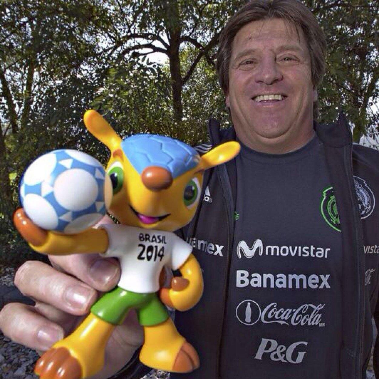 Director Técnico de la seleccion nacional y Ex-Futbolista Profesional. Cuenta Oficial