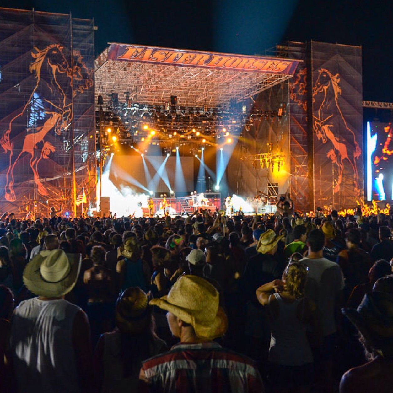 For the people that cant stop thinkin about Faster Horses. Follow, submit pics, and share your stories! Lets get wild Snapchat FH_Party Just a fan account
