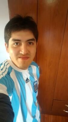 Programador y futuro Lic. en Análisis de Sistemas.
Tranquilo y alegre, el canto y la guitarra es mi pasión, al igual que el fútbol y los deportes.