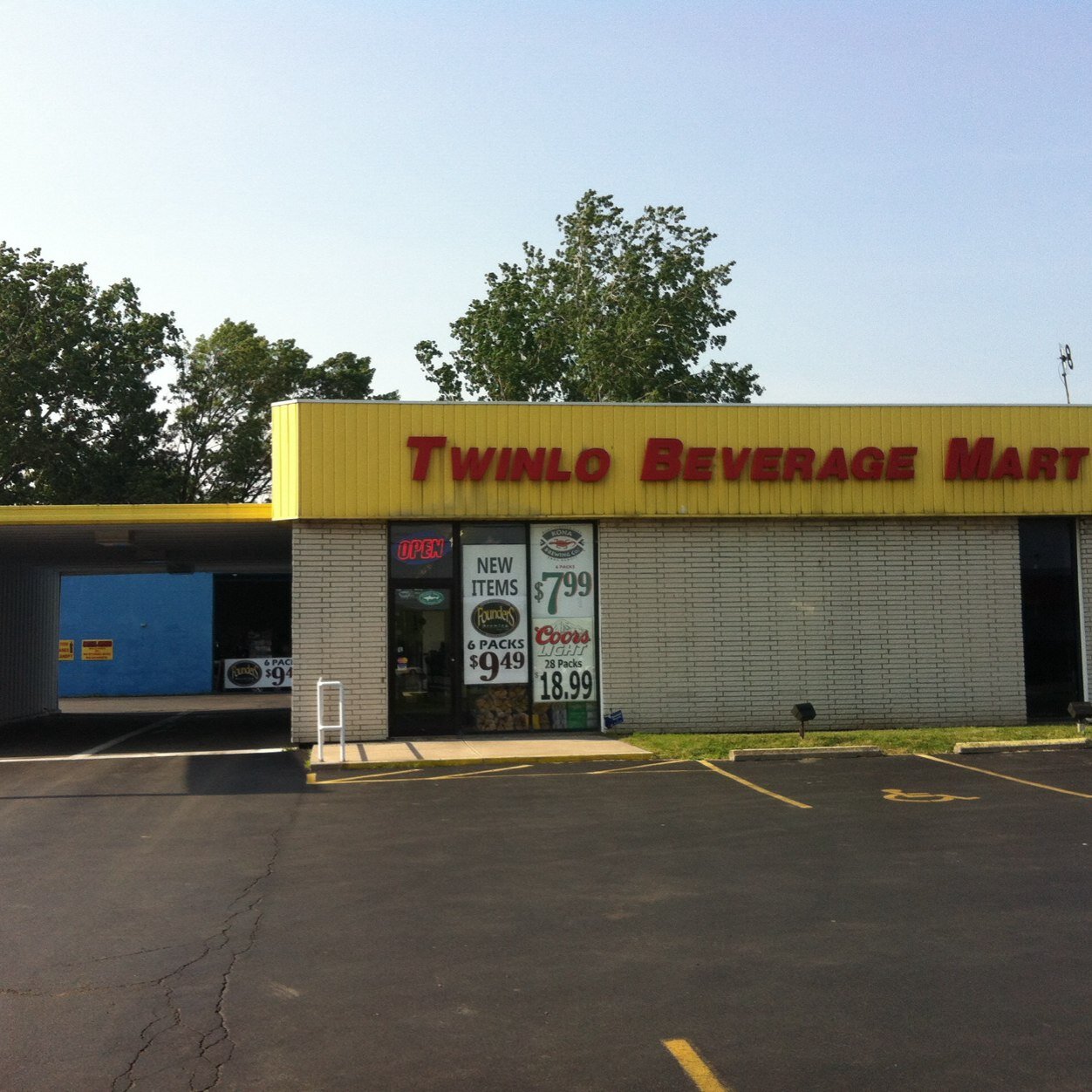 Twinlobeverage's profile picture. Nearly half a century ago, Twinlo Beverage Mart was founded as the Greater Niagara Region’s only full service drive-through beer wholesale and retail center.