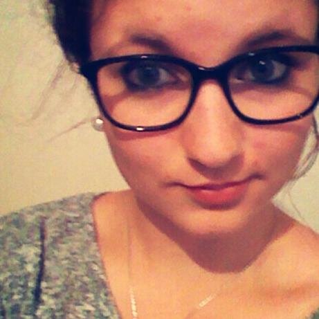 Moustaaaache's profile picture. Puisqu'on est jeunes et cons.