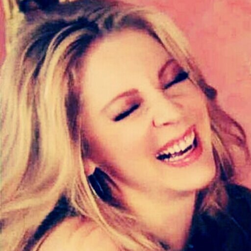 20 años, apasionada por la fotografía | Admiro a @EdithGonzalezMx | Siguiendo la intuición ♡| #Gonzalita ♥