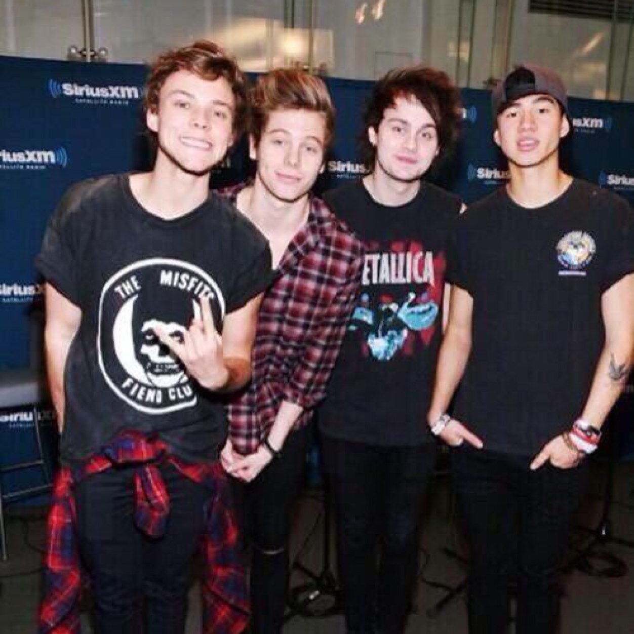 HEY follow @5SOSunshineHelp for follow updates and DMs to the boys! Never give up! -@bleachedmichael ❤️