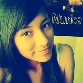 la vida es como un espejo si le sonries te mira sonriendo