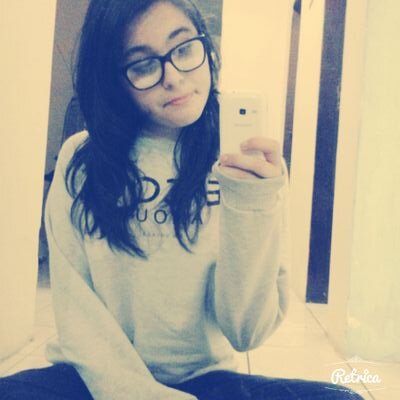 Eu sou apenas a menina do diario a fofa e simpatica a sentimental e sonhadora a chata a legal a criança a adolecente depende de vc sou a aninha apenas u.u