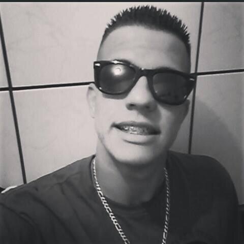 Jogador De Futebol , me sigaa voce não vai se arrepender ;)