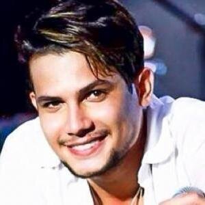 O sorriso é meu mas o motivo é você @IsraelNovaes
FC Oficial,o 1° com esse nome

Since:17/3/12 
Dona:@lucianaperso  Arrocha aÊ!!!