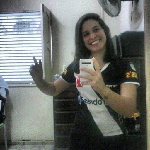 Vence quem passa por essa vida rindo. E se o preço que se paga por ser um pouco feliz é ser um pouco idiota, dane-se.