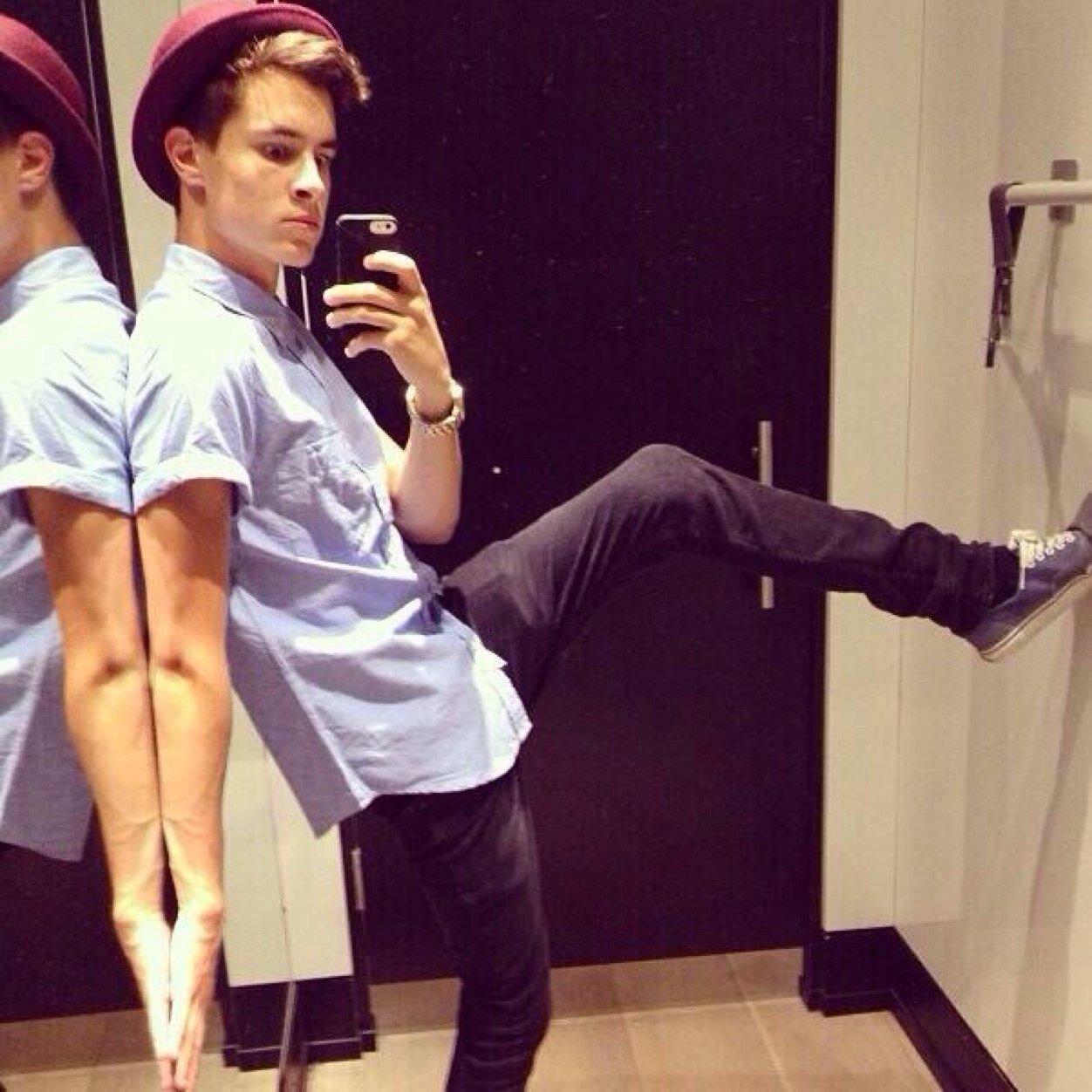 O2L 0/6. Mikey Murphy 0/1. Joe Sugg 0/1.