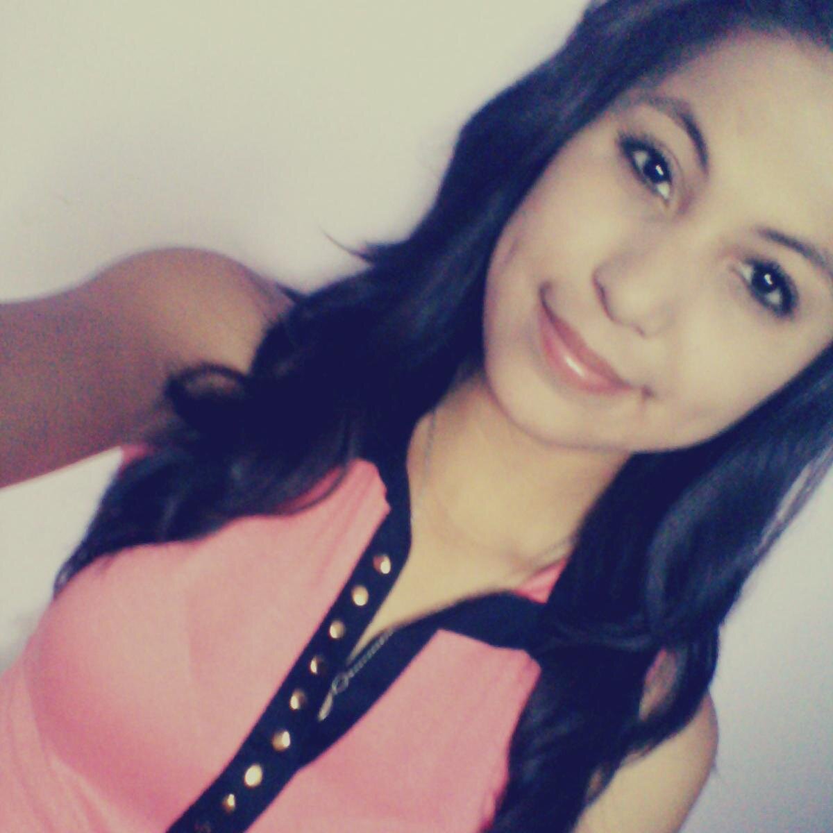 alexa_iracheta's profile picture. Esque contigo no se si perdi o gane si gane fue mas llanto y si perdi fue el tiempo otravez trate de estar contigo pero de nuevo fracase. :(