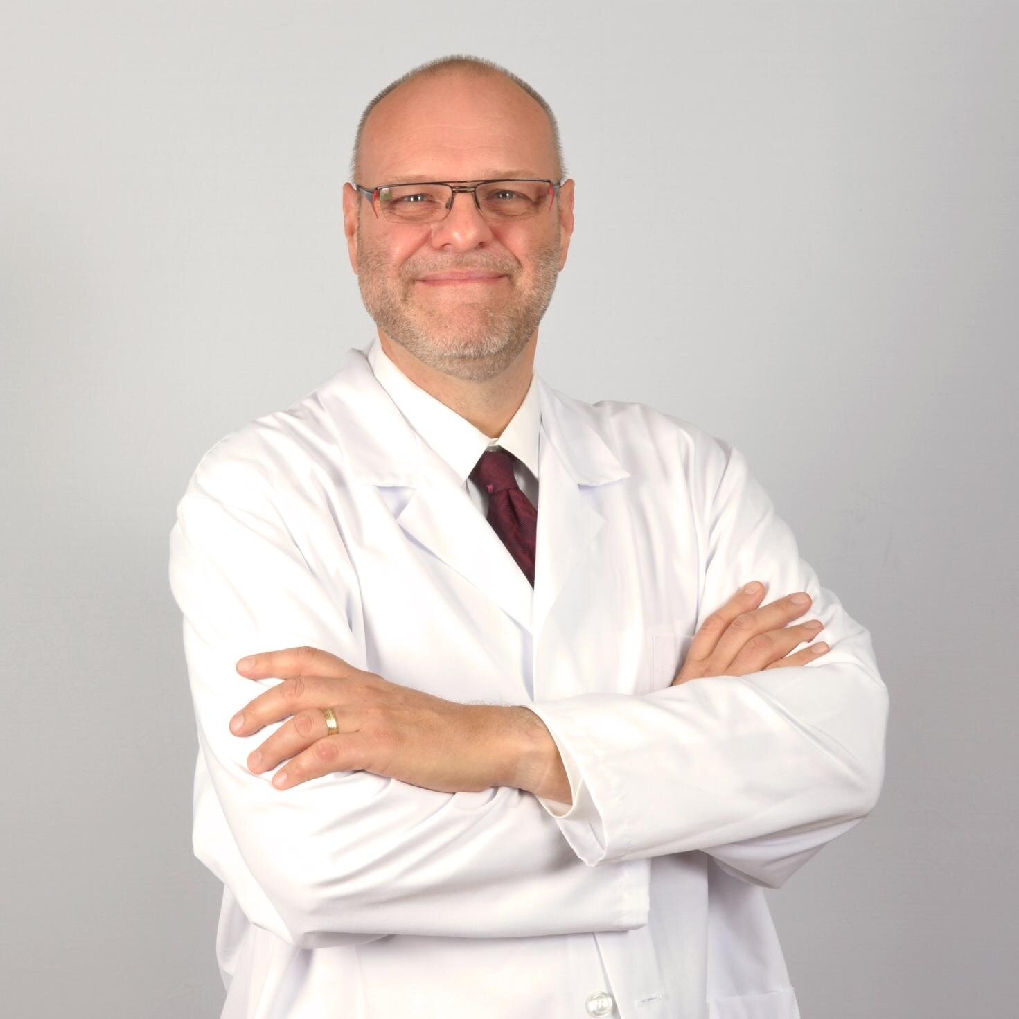 pharmacien propriétaire,  consultant pharmaceutique, je préconise     l'approche multi-disciplinaire en pharmacie communautaire ! adepte des nouveautés technos