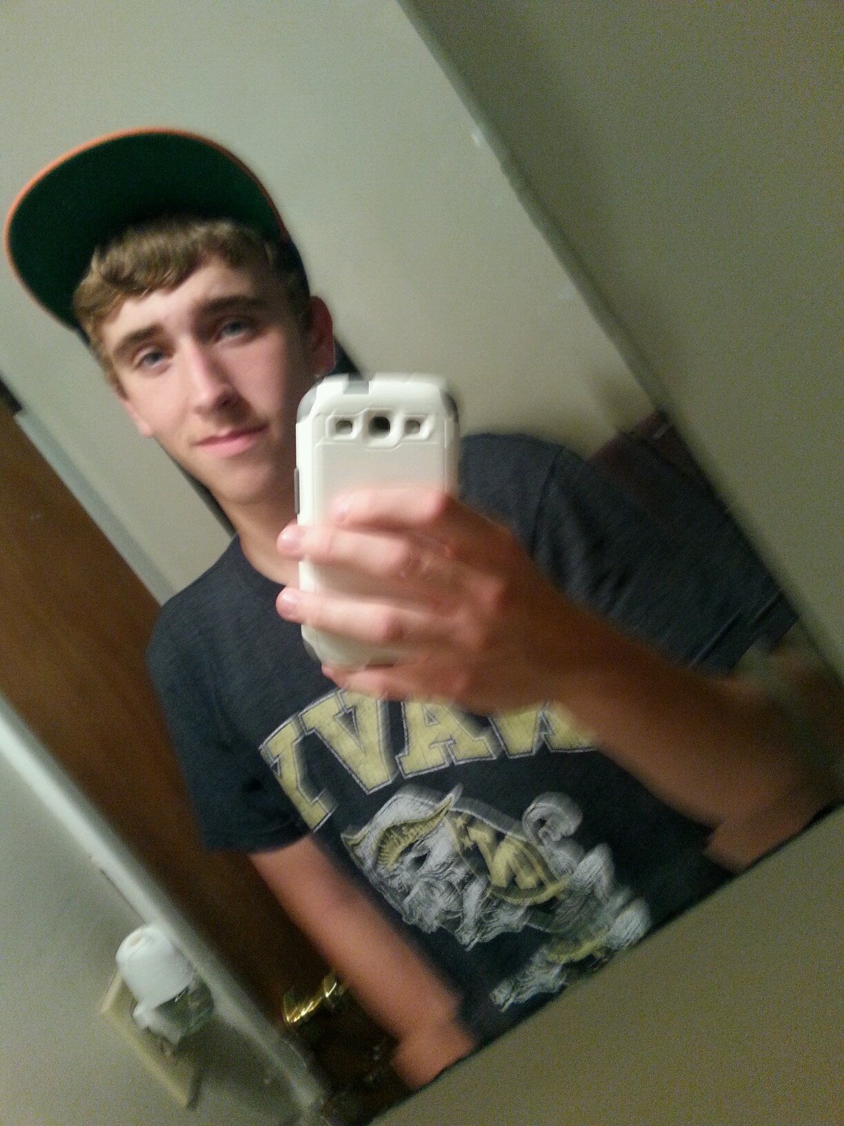 NYMLOVER4444's profile picture. 