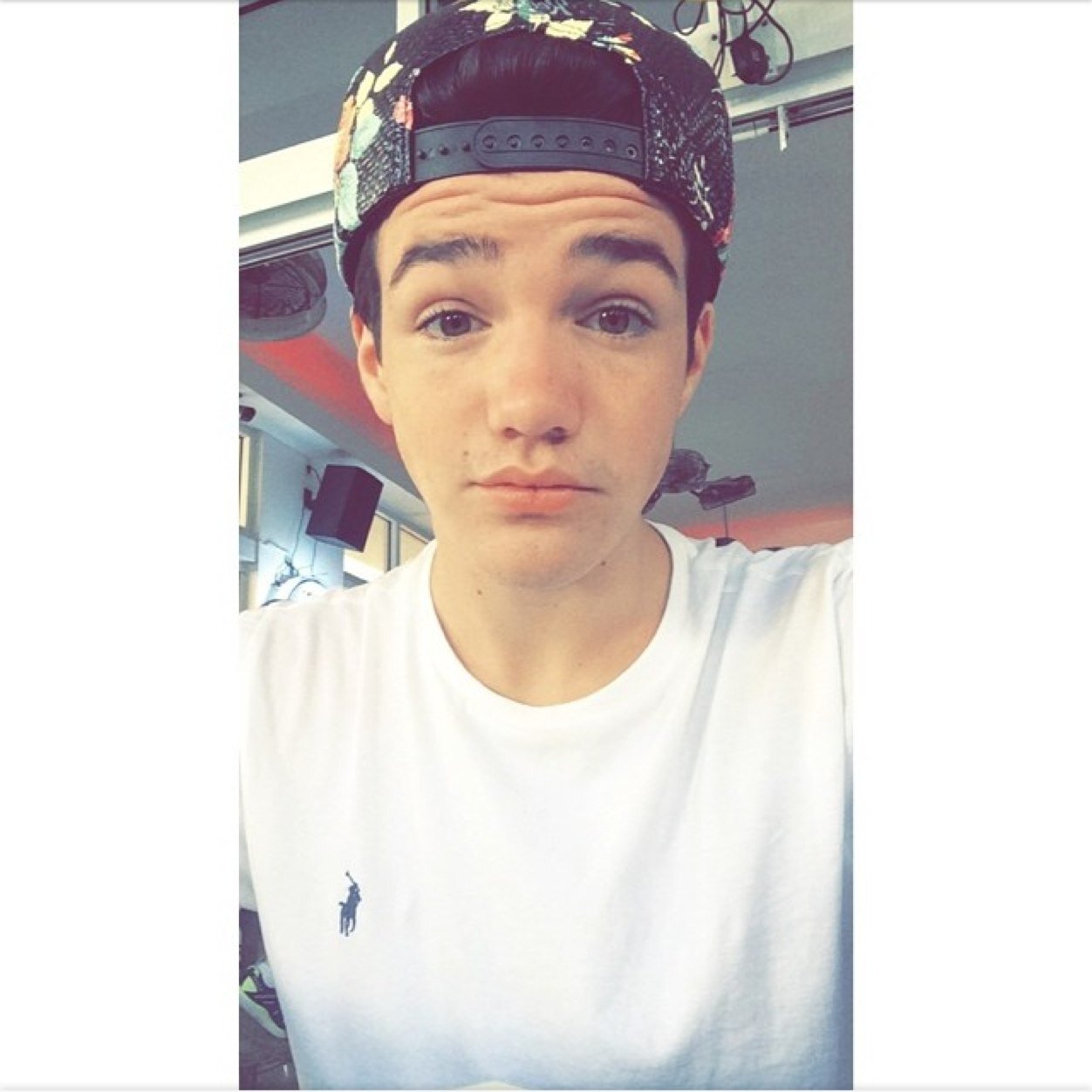 can you please follow @perfsides because she gave you this free follow? she also follows back ☺️