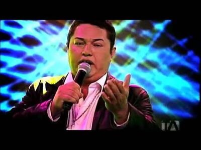 cantante apasionado de la musica popular exclucivamente la Rockola de Roberto Calero contratos 0985088722