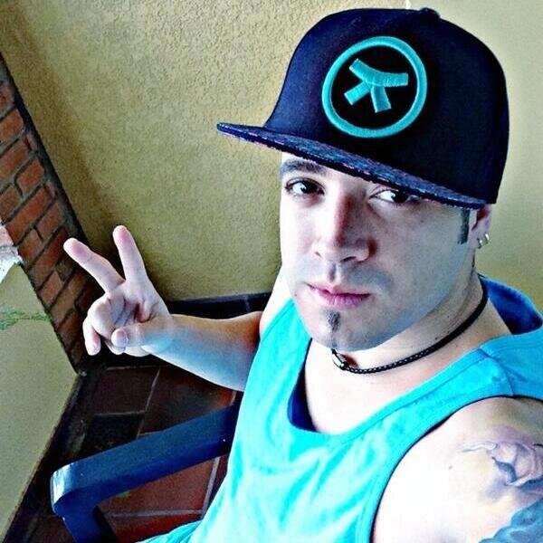 soy una bebitha muy feliz xk soy una idola de los cantantes mas famoso de venezuela CHINO Y NACHO los Mackediches