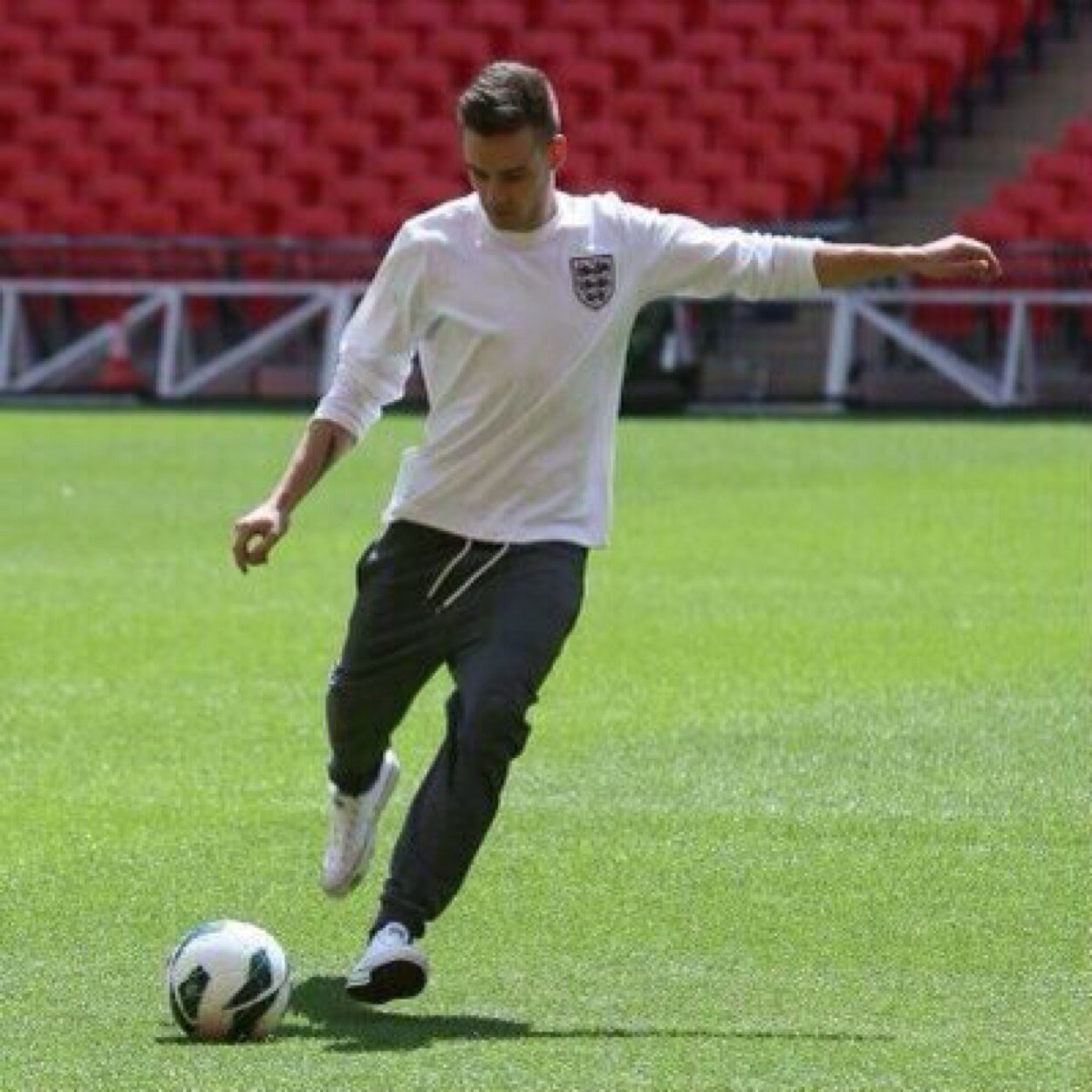 _READ_83's profile picture. FOLLOW ME BACK ON MY ACCOUNT @Harry_Girl16 ..xx