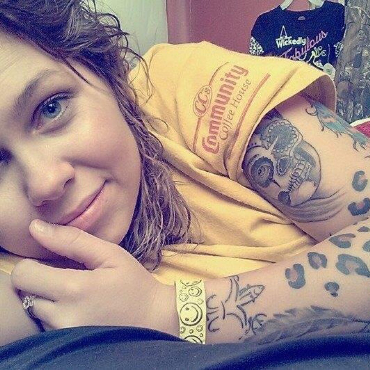Hey guys/girls, my names Dana, i'm from north carolina, and i absolutely love mumford and sons lol :D