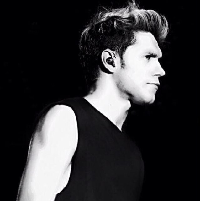 THEY DONT KNOW I EXIST loading/niall || dreaming/luke || buffering/cam