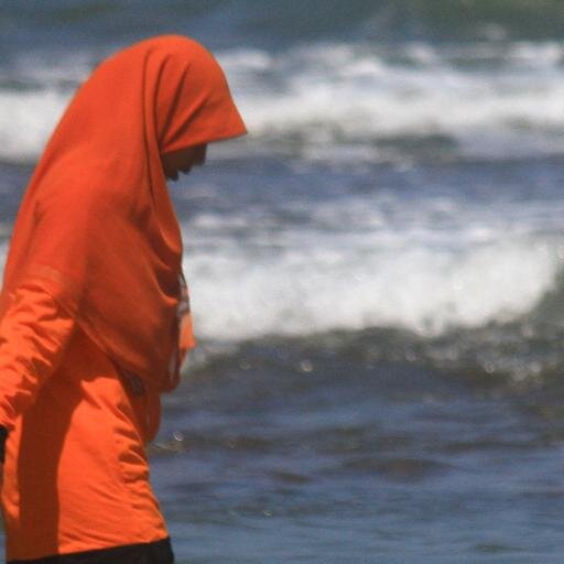 salam ukhwah saudaraku smua..
sperti sayidah khidijah yang selalu lembut, penuh kasih syang, tegas adlh jalan mnjdi Agen muslimah yg baik.