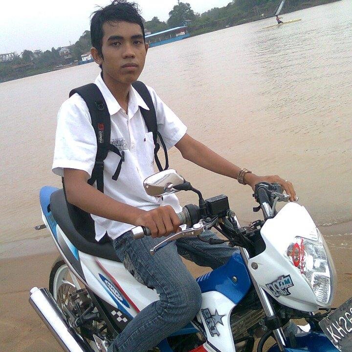 Setiap orang berfikir untuk mengubah dunia, tapi tidak seorangpun berfikir untuk mengubah dunianya sendiri ..
