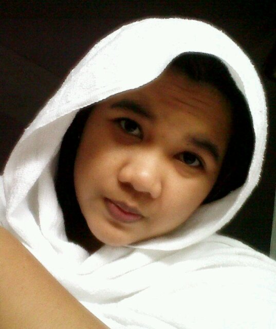 Aku adalah aku,bukan kamu, bukan dia, bukan pula mereka. Hanya gadis biasa yg sederhana dan apa adanya.