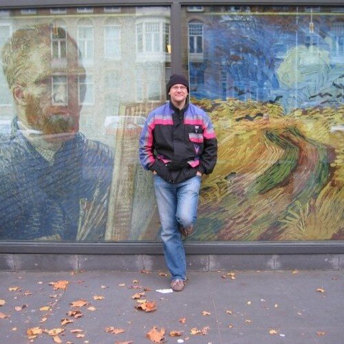 Delthehippy's profile picture. Odd sock wearing, mountain loving, motorsport obsessed galaxy defender, cake enthusiast, runner and cyclist. Not always at the same time or in that order.