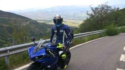 Loves motorbikes, skiing, travelling (especially to MotoGP's), golf and James Bond. Huge fan of The Doctor Valentino Rossi !!!