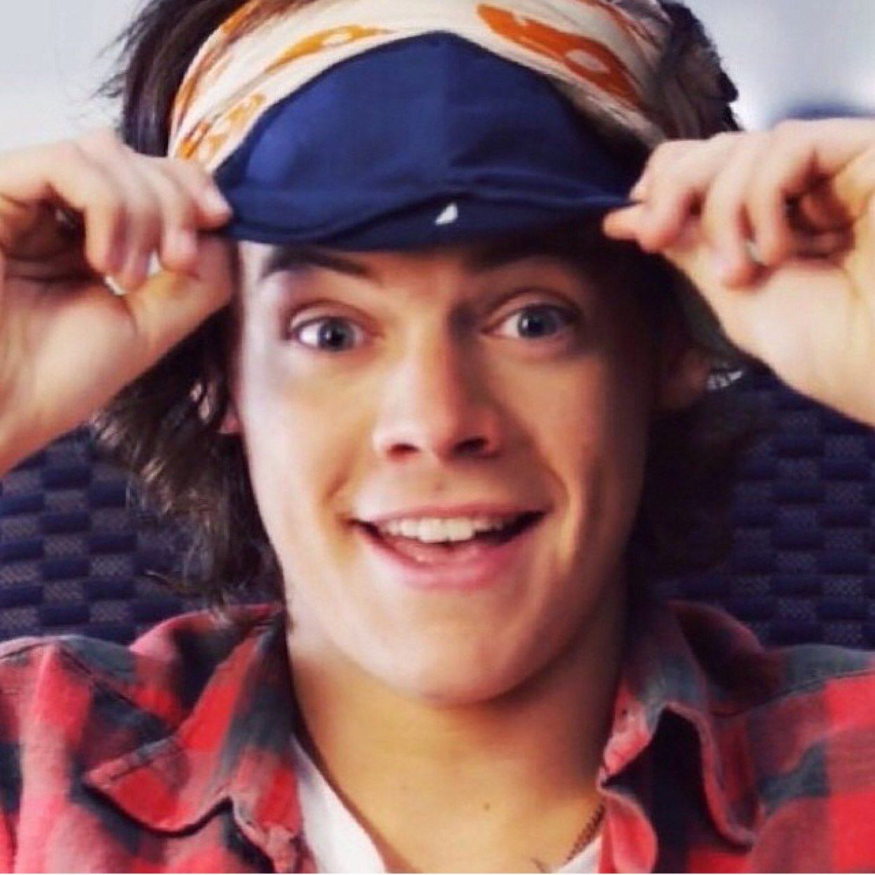GO FOLLOW THIS AWESOME ACC @IzaPeche HER GOAL = 3000 FOLLOWERS ! HELP HER, SHE FOLLOWS BACK!