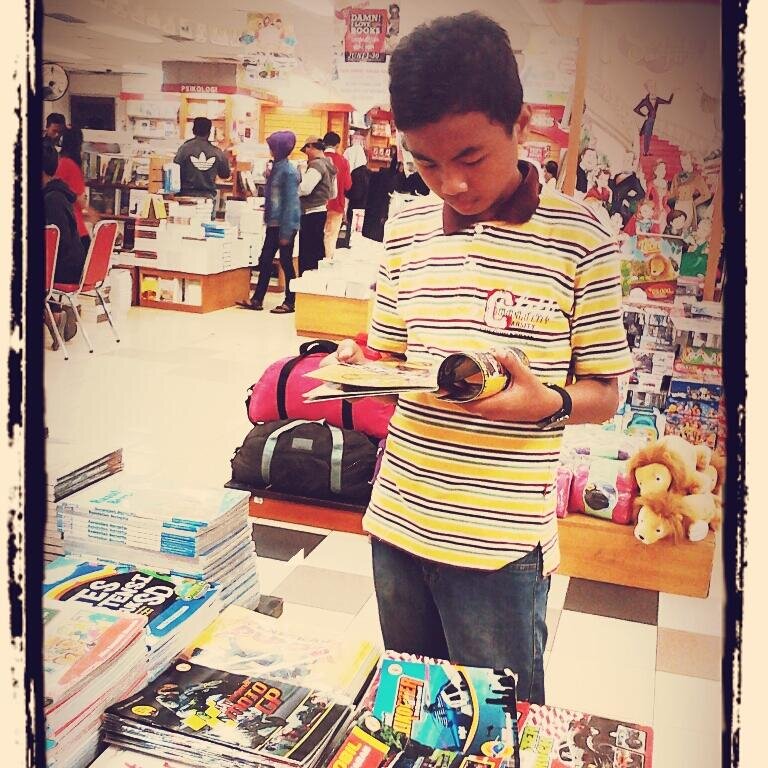 Iqbal_Syah77's profile picture. football is my life, I can not live without football, then I akna continue to struggle to become famous football players such as Neymar Jr
~Iqbal Syahputra~