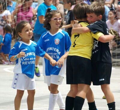 Twitter Oficial del Marathon de Futbol Sala de Benalup,podras comentar, mandar fotos de tus equipos,Resultados en Directo...