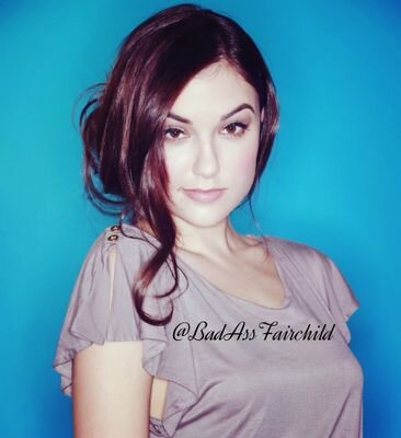 I'm Clarissa's long lost sister. I've been looking for her for years. ||Tmi rp|| ||Single|| ||Descriptive rp|| ||Shadowhunter/Demon|| ||Age:14||