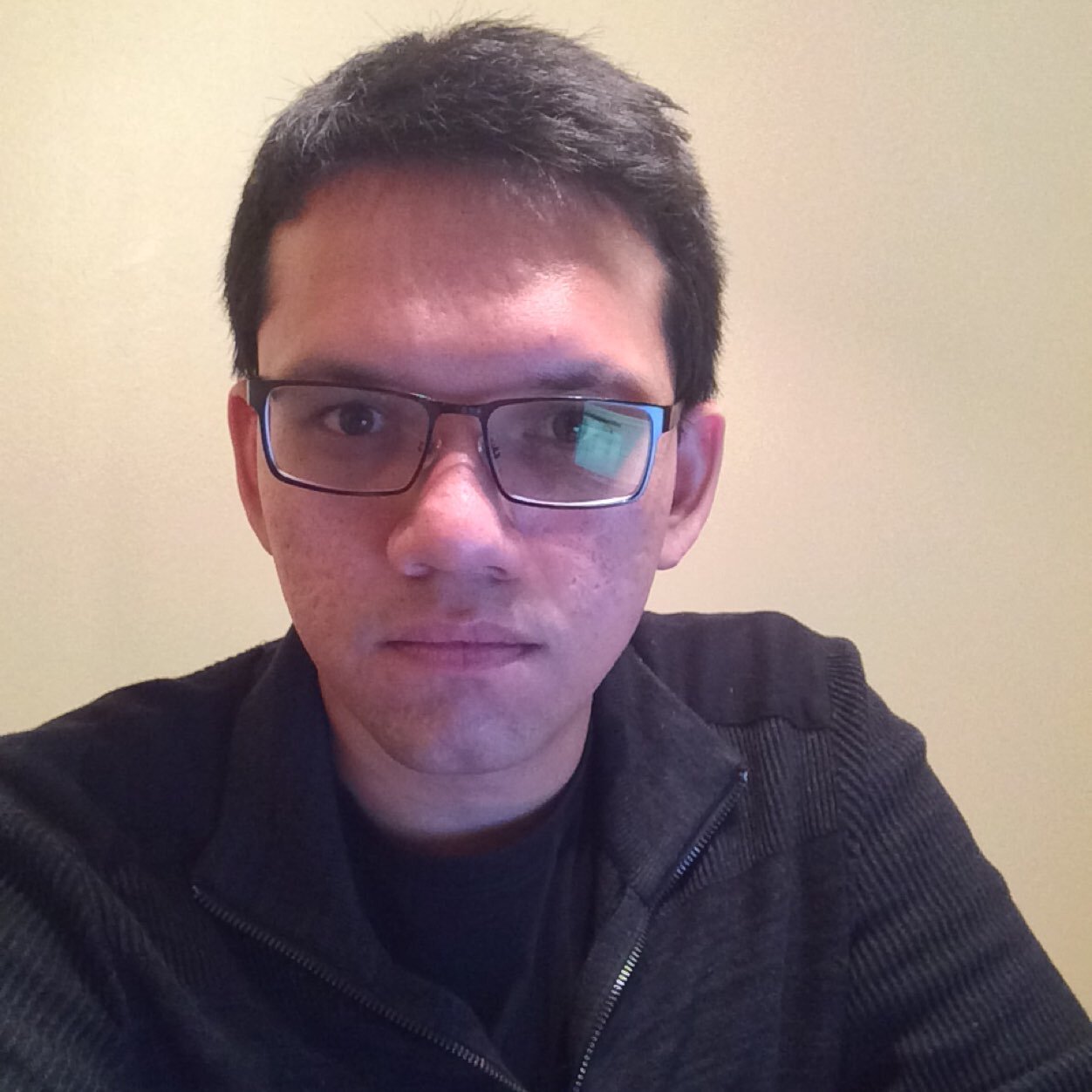 Emprendedor en proceso, creador de MetroApp, gaymer, programador de apps mobiles e intentando hacer videojuegos, médico a medias, temor a las alturas.