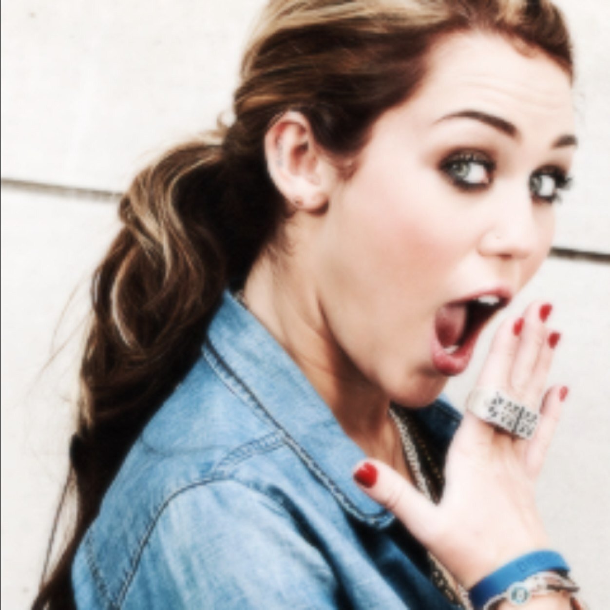 Miley Cyrus is my princess, Jano and Justin aka my kings.
Janoskians: 1/5