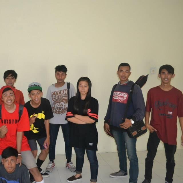 LAWAN ARAH POP PUNK
