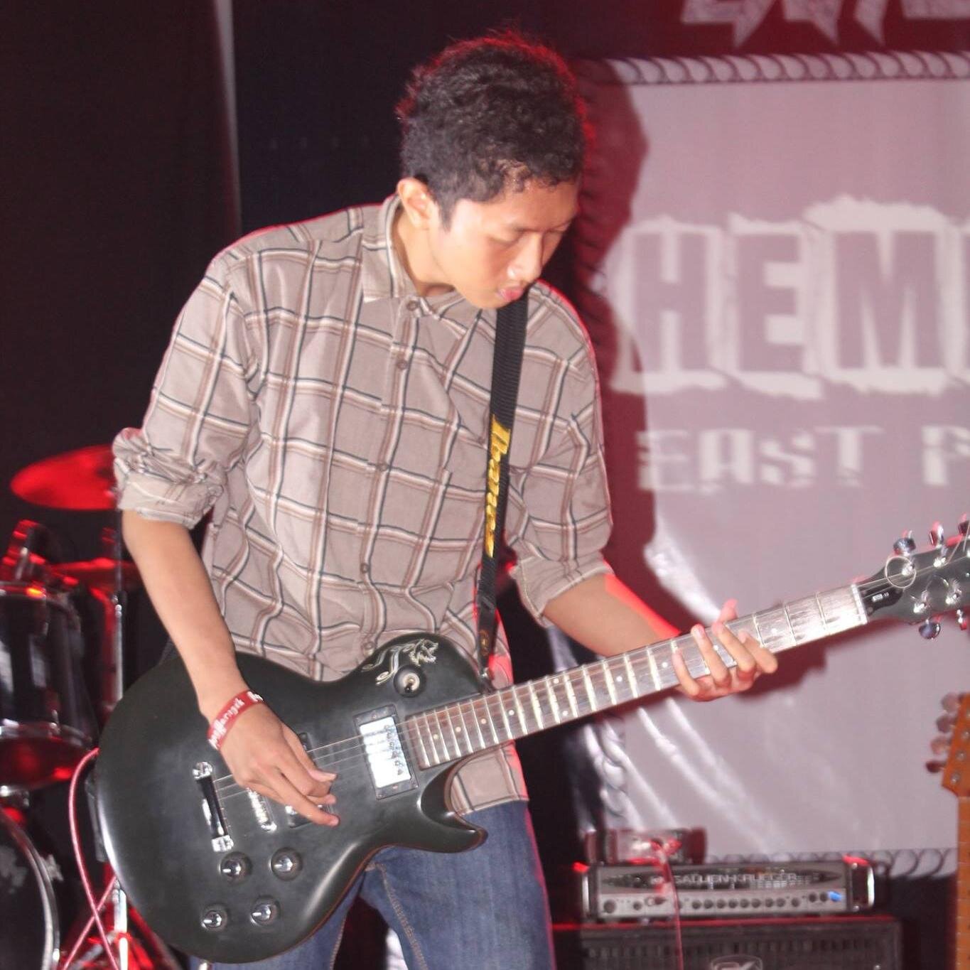 Pemain gitar 2 di @_Hemphead | pemain bass di Greenhouse 94 | Sukma Wati agustin ❤️