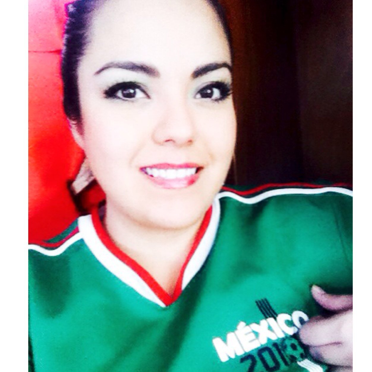 Diseño de interiores/ Estudiante de la Primera Escuela de Tramitación Aduanal en Querétaro/ Futbolista/ Apasionada con mi trabajo/ Cinefila